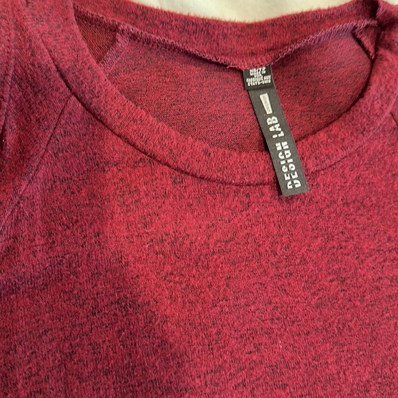 Design Lab XS cold shoulder super soft long sleeve top - Picture 2 of 3